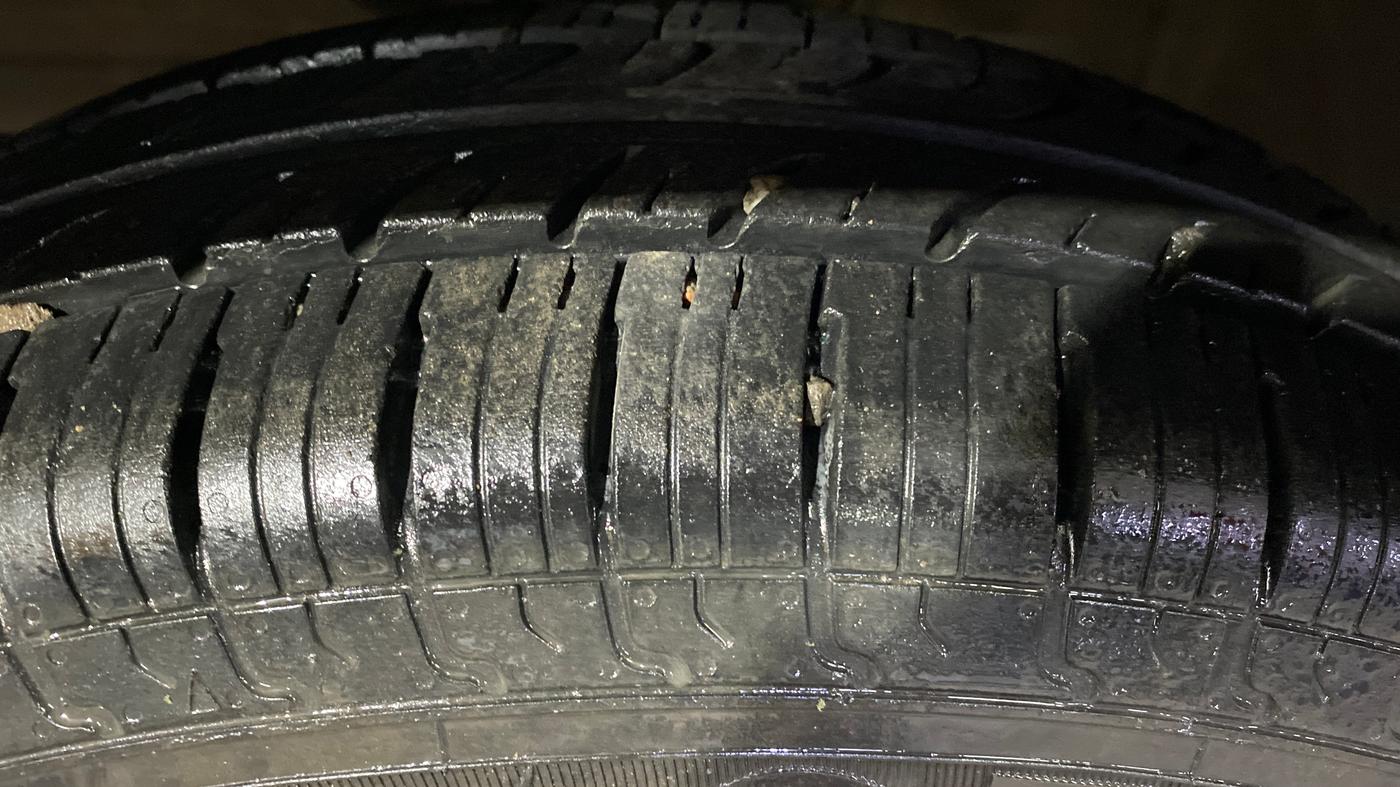 2022 Maruti Dzire VXI, Petrol, Manual, 29,111 km, Left Front Tyre Tread