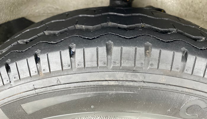 2018 Maruti Eeco 5 STR WITH AC PLUSHTR, Petrol, Manual, 12,643 km, Right Front Tyre Tread
