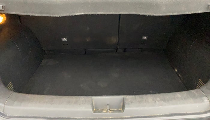 2022 Nissan MAGNITE XV AMT, Petrol, Automatic, 69,158 km, Boot Inside