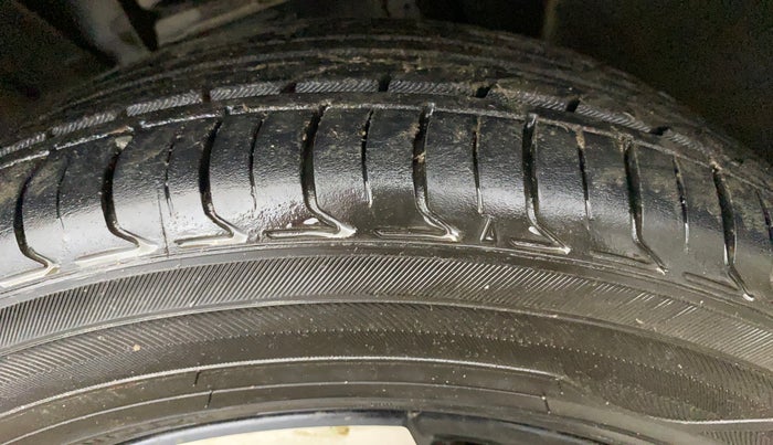 2022 Nissan MAGNITE XV AMT, Petrol, Automatic, 69,158 km, Left Front Tyre Tread