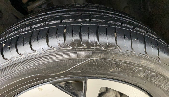 2022 Nissan MAGNITE XV AMT, Petrol, Automatic, 69,158 km, Right Front Tyre Tread