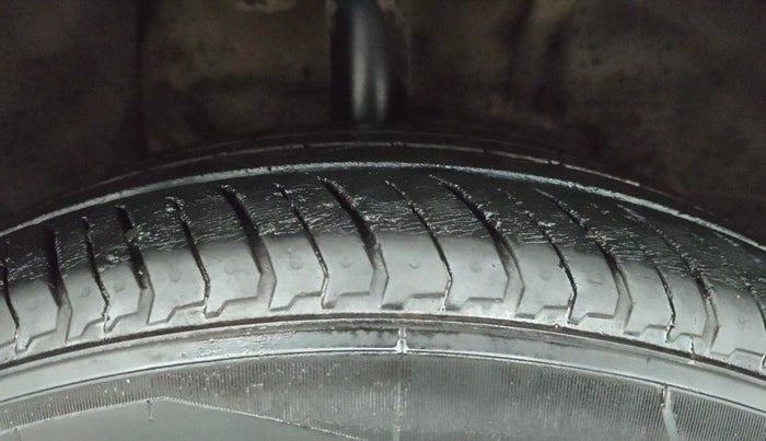 2018 Tata NEXON XM PETROL, Petrol, Manual, 62,551 km, Right Front Tyre Tread