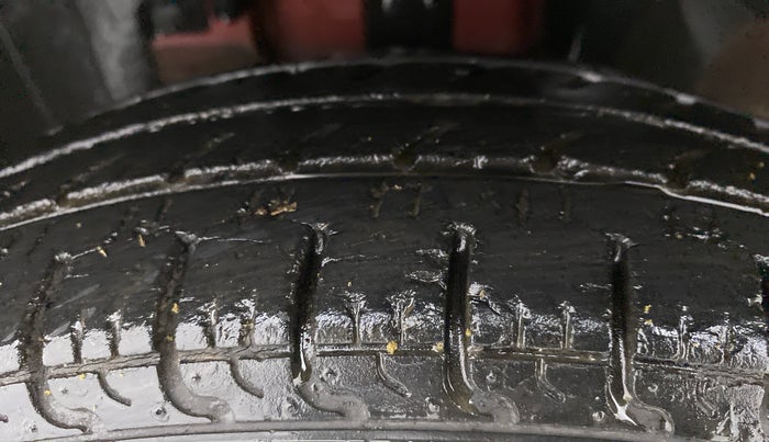 2016 Renault Kwid 1.0 RXT, Petrol, Manual, 43,335 km, Left Front Tyre Tread