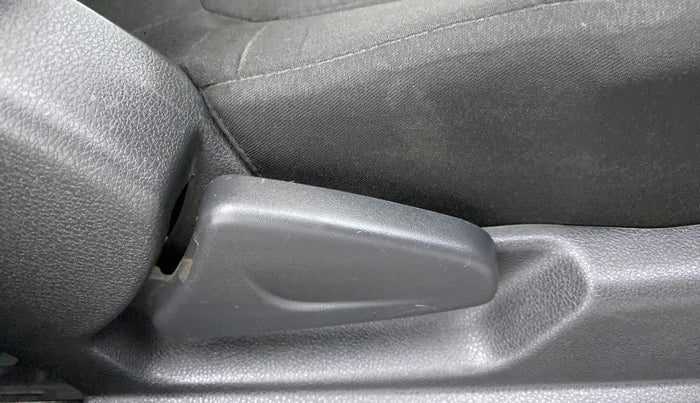 2016 Renault Kwid 1.0 RXT, Petrol, Manual, 43,335 km, Driver Side Adjustment Panel
