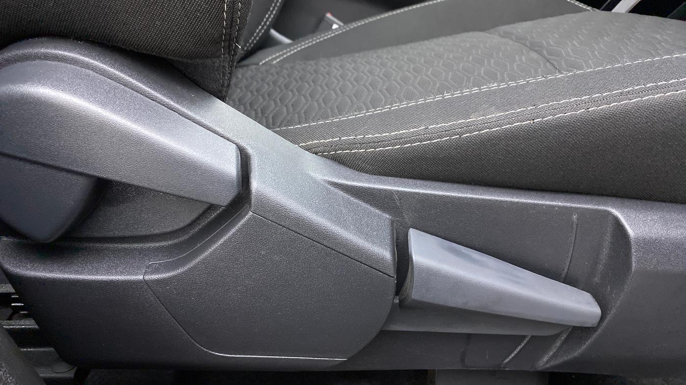 2021 Renault Kiger RXZ AMT 1.0 DUAL TONE, Petrol, Automatic, 5,059 km, Driver Side Adjustment Panel
