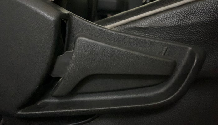 2020 Maruti S PRESSO VXI, Petrol, Manual, 76,905 km, Driver Side Adjustment Panel