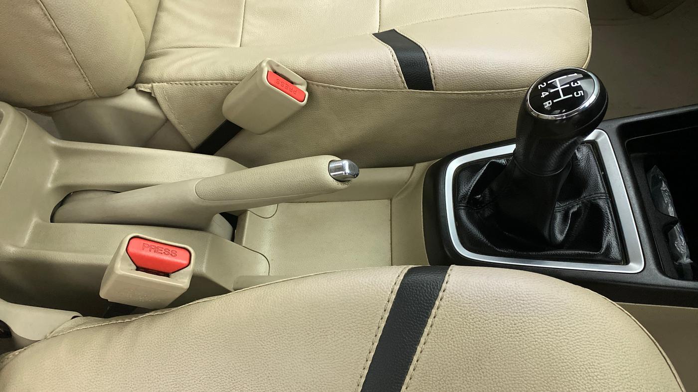 2017 Maruti Dzire VDI, Diesel, Manual, 51,281 km, Gear Lever