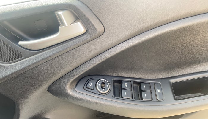 2019 Hyundai i20 Active 1.2 S, Petrol, Manual, 29,032 km, Driver Side Door Panels Control