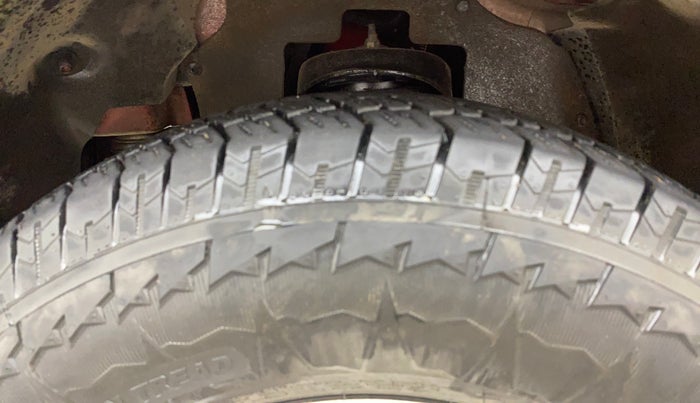 2017 Mahindra TUV300 T8, Diesel, Manual, 50,574 km, Left Front Tyre Tread