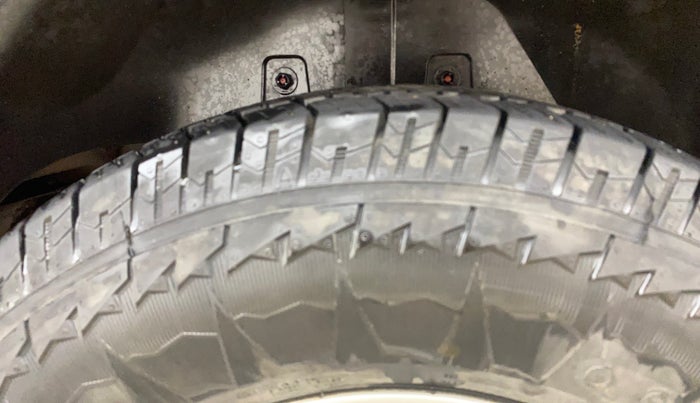 2017 Mahindra TUV300 T8, Diesel, Manual, 50,574 km, Left Rear Tyre Tread