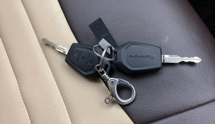 2017 Mahindra TUV300 T8, Diesel, Manual, 50,574 km, Key Close Up