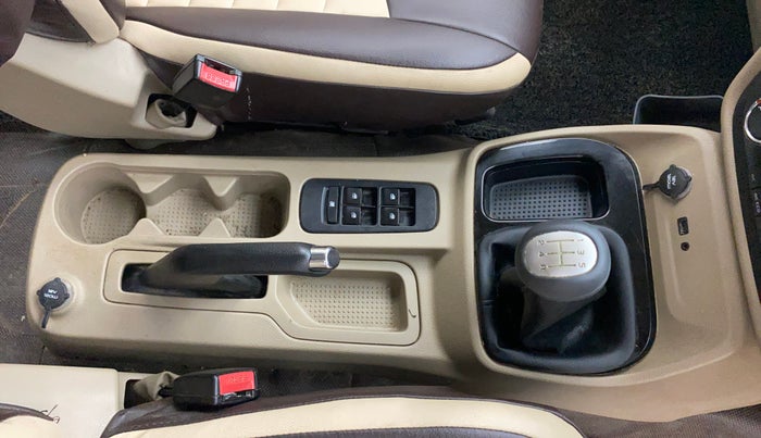 2017 Mahindra TUV300 T8, Diesel, Manual, 50,574 km, Gear Lever