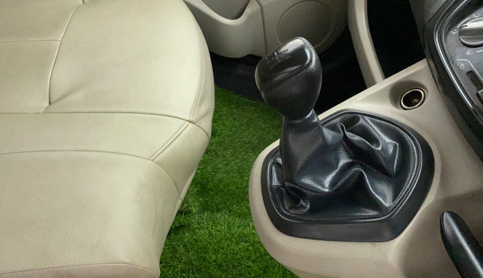 2017 Datsun Go T, Petrol, Manual, 28,061 km, Gear Lever