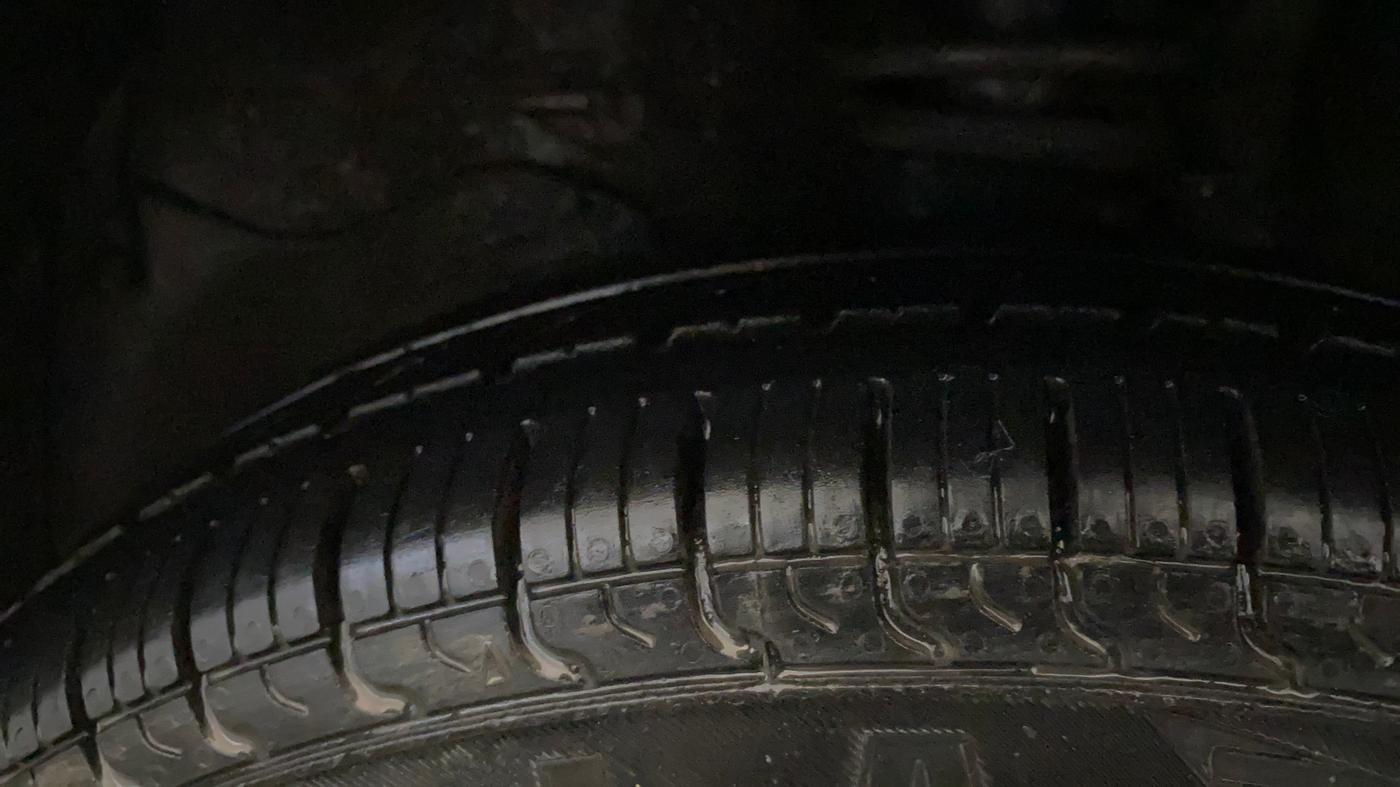 2021 Maruti Alto LXI CNG, CNG, Manual, 59,335 km, Left Front Tyre Tread