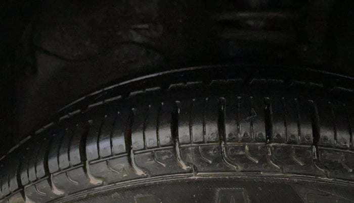 2021 Maruti Alto LXI CNG, CNG, Manual, 59,335 km, Left Front Tyre Tread