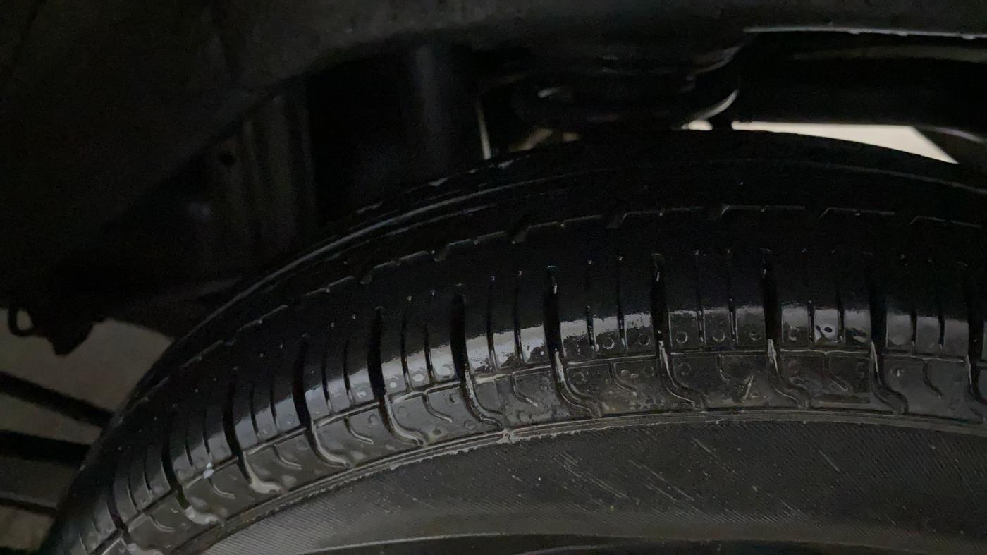 2021 Maruti Alto LXI CNG, CNG, Manual, 59,335 km, Left Rear Tyre Tread