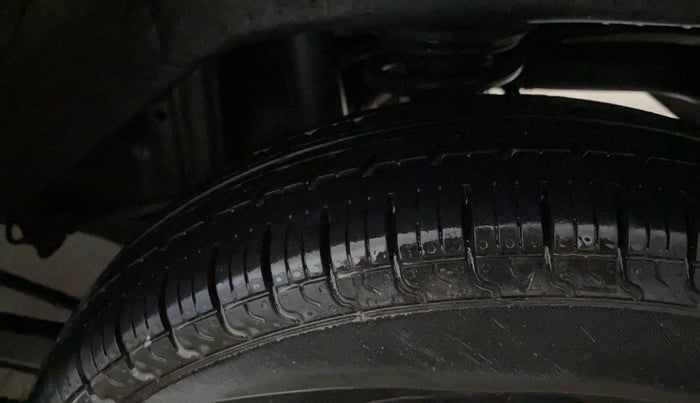 2021 Maruti Alto LXI CNG, CNG, Manual, 59,335 km, Left Rear Tyre Tread