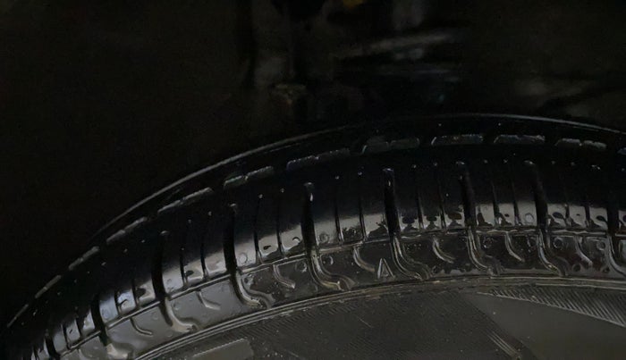 2021 Maruti Alto LXI CNG, CNG, Manual, 59,335 km, Right Front Tyre Tread