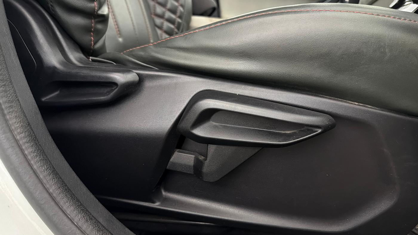 2022 Tata NEXON XZA PLUS (O) DIESEL, Diesel, Automatic, 78,603 km, Driver Side Adjustment Panel