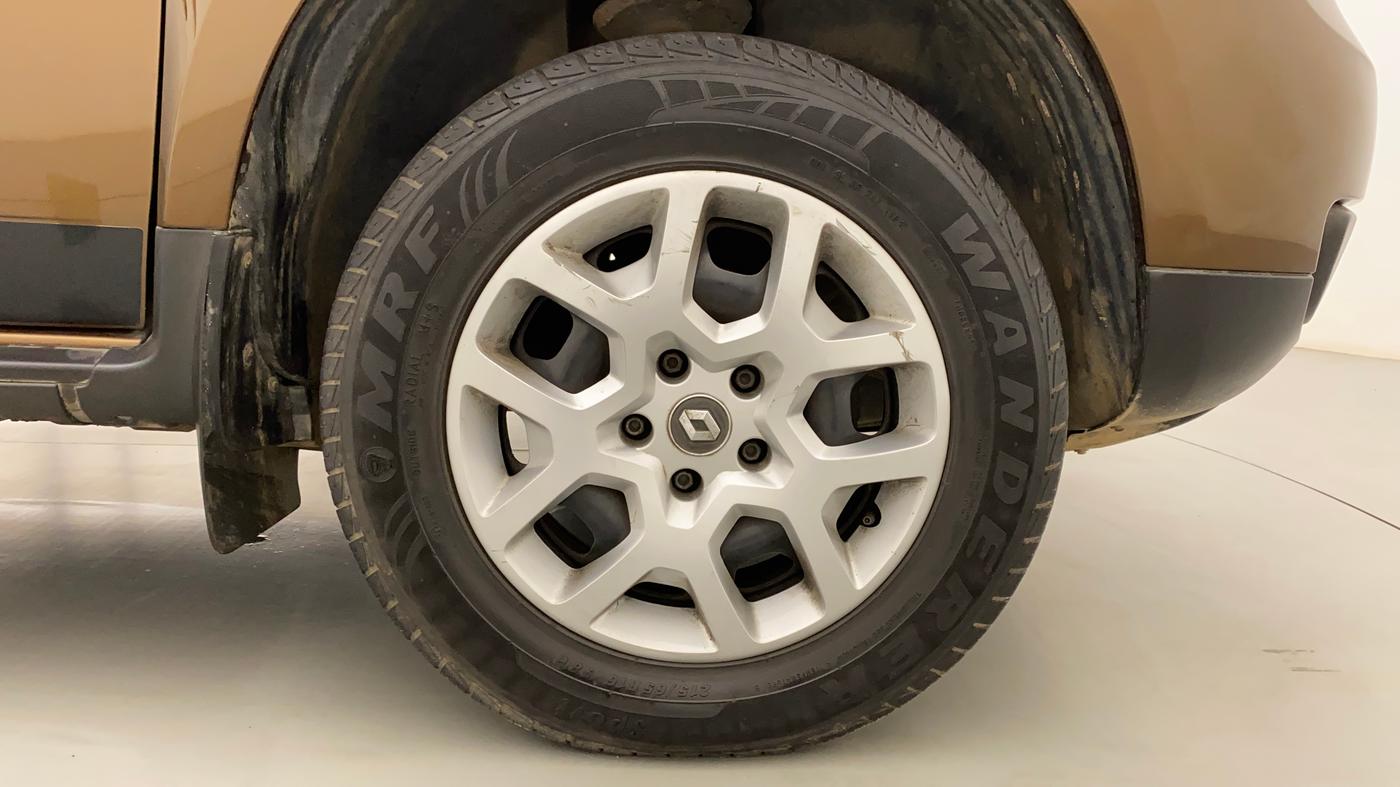 2017 Renault Duster RXL PETROL, Petrol, Manual, 38,607 km, Right Front Wheel