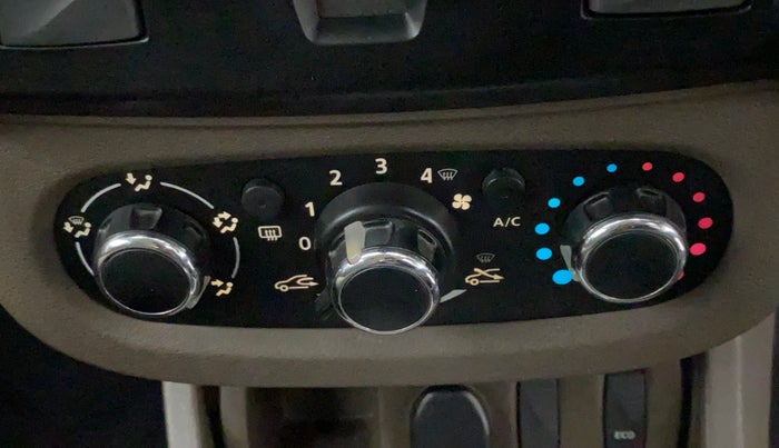 2017 Renault Duster RXL PETROL, Petrol, Manual, 38,607 km, AC Unit - Directional switch has minor damage
