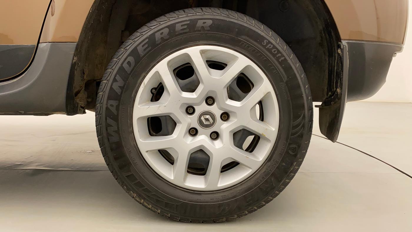 2017 Renault Duster RXL PETROL, Petrol, Manual, 38,607 km, Left Rear Wheel