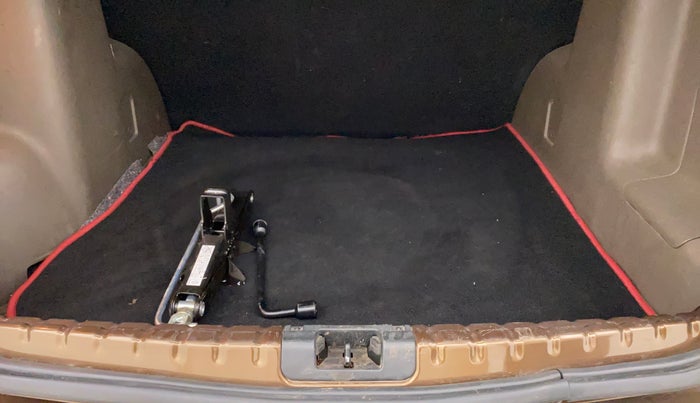 2017 Renault Duster RXL PETROL, Petrol, Manual, 38,607 km, Boot Inside