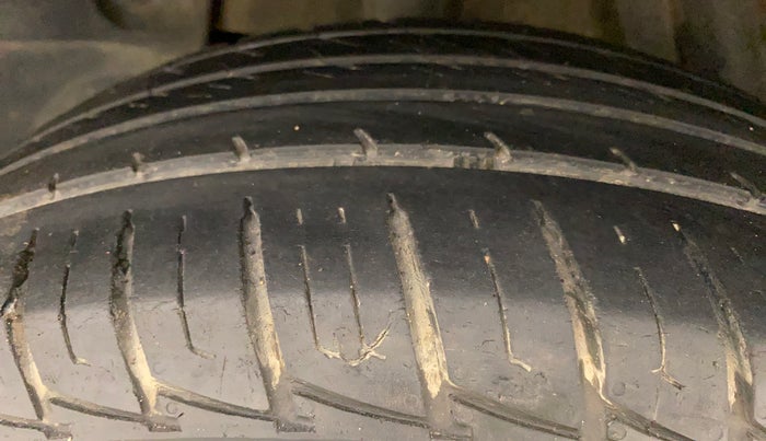 2017 Renault Duster RXL PETROL, Petrol, Manual, 38,607 km, Right Rear Tyre Tread