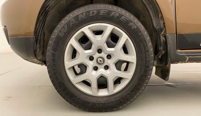 2017 Renault Duster RXL PETROL, Petrol, Manual, 38,607 km, Left Front Wheel