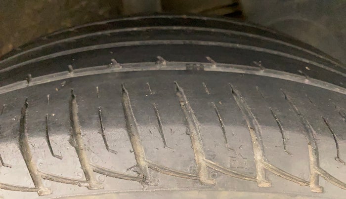 2017 Renault Duster RXL PETROL, Petrol, Manual, 38,607 km, Left Rear Tyre Tread
