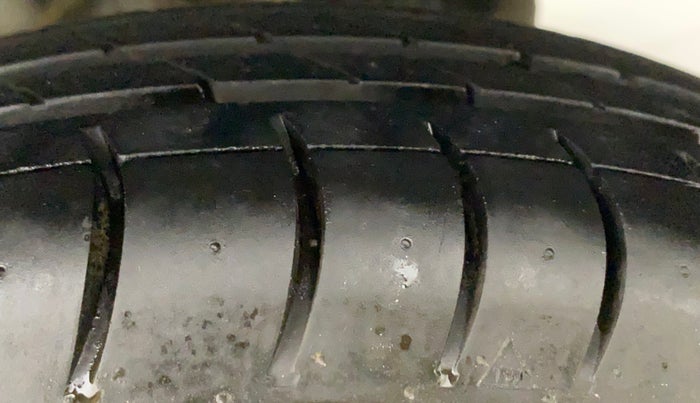 2014 Hyundai Eon D-LITE+, Petrol, Manual, 35,595 km, Left Rear Tyre Tread