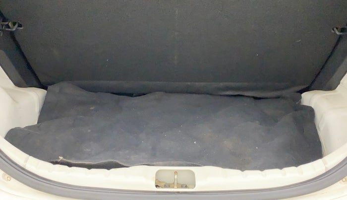 2014 Hyundai Eon D-LITE+, Petrol, Manual, 35,595 km, Boot Inside