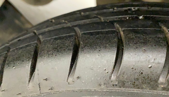 2014 Hyundai Eon D-LITE+, Petrol, Manual, 35,595 km, Left Front Tyre Tread