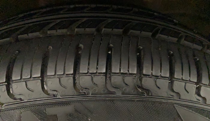 2012 Maruti Wagon R 1.0 VXI, Petrol, Manual, 84,468 km, Right Front Tyre Tread