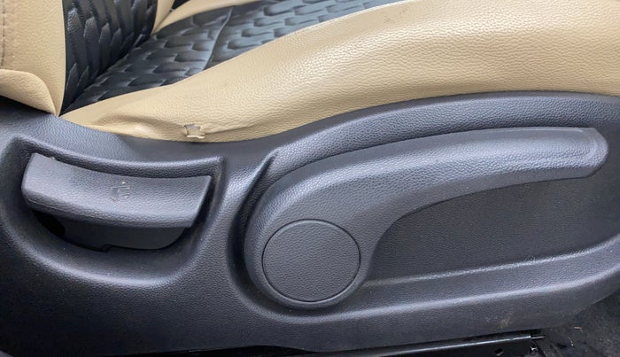 2019 Hyundai Elite i20 SPORTZ PLUS 1.2, Petrol, Manual, 31,255 km, Driver Side Adjustment Panel