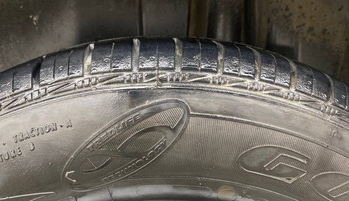 2012 Maruti Swift VDI, Diesel, Manual, 1,05,315 km, Left Rear Tyre Tread