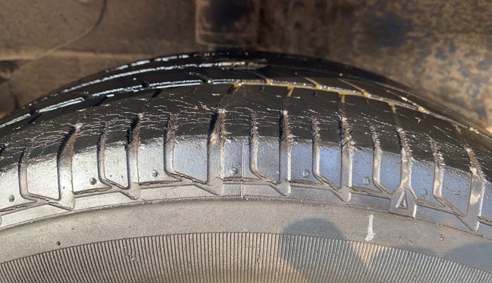 2016 Tata Zest XMS PETROL, Petrol, Manual, 53,231 km, Right Rear Tyre Tread