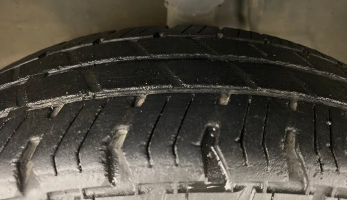 2014 Maruti Alto 800 LXI, Petrol, Manual, 55,799 km, Left Front Tyre Tread