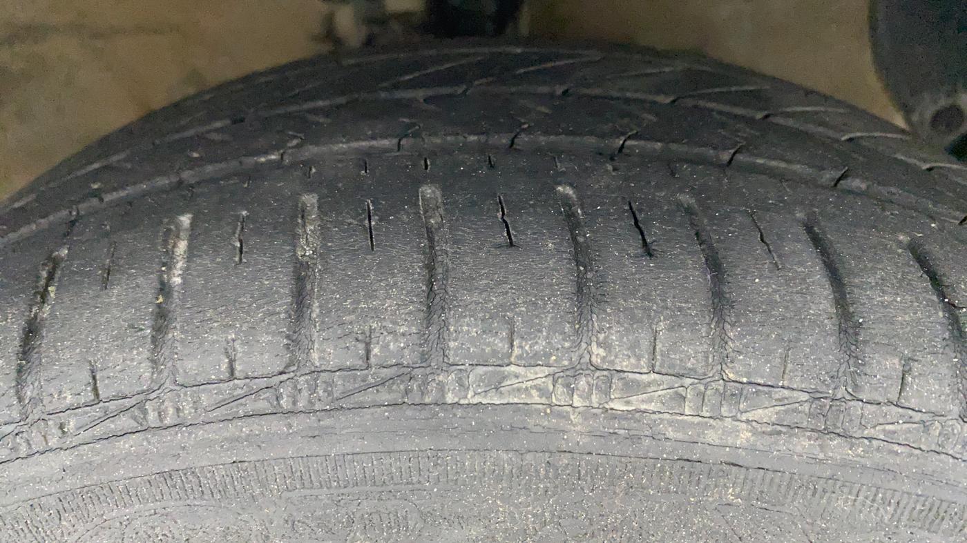 2016 Hyundai XCENT PRIME T+ PETROL, Petrol, Manual, 42,321 km, Right Front Tyre Tread