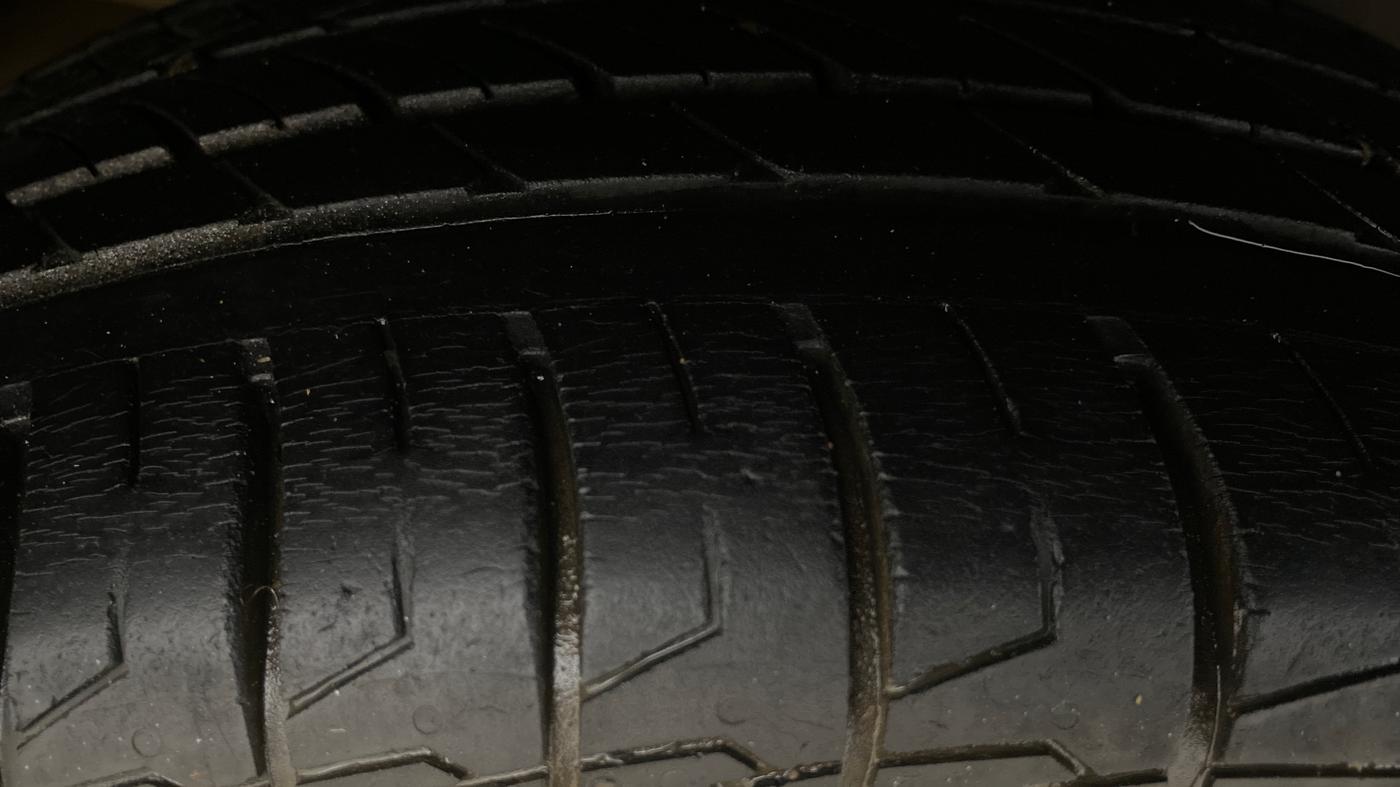 2016 Maruti Ciaz ZDI+ SHVS RS, Diesel, Manual, 95,428 km, Right Rear Tyre Tread