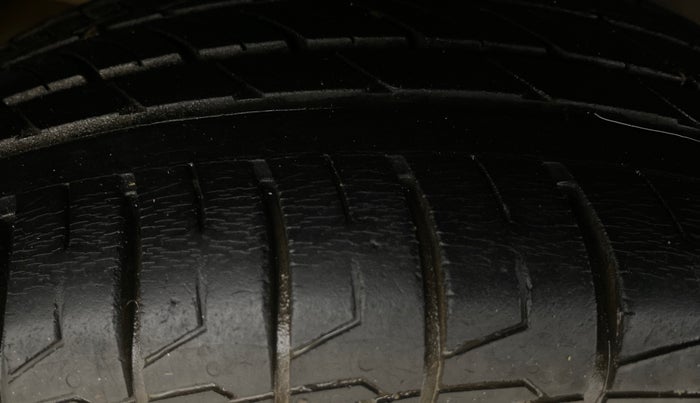 2016 Maruti Ciaz ZDI+ SHVS RS, Diesel, Manual, 95,428 km, Right Rear Tyre Tread