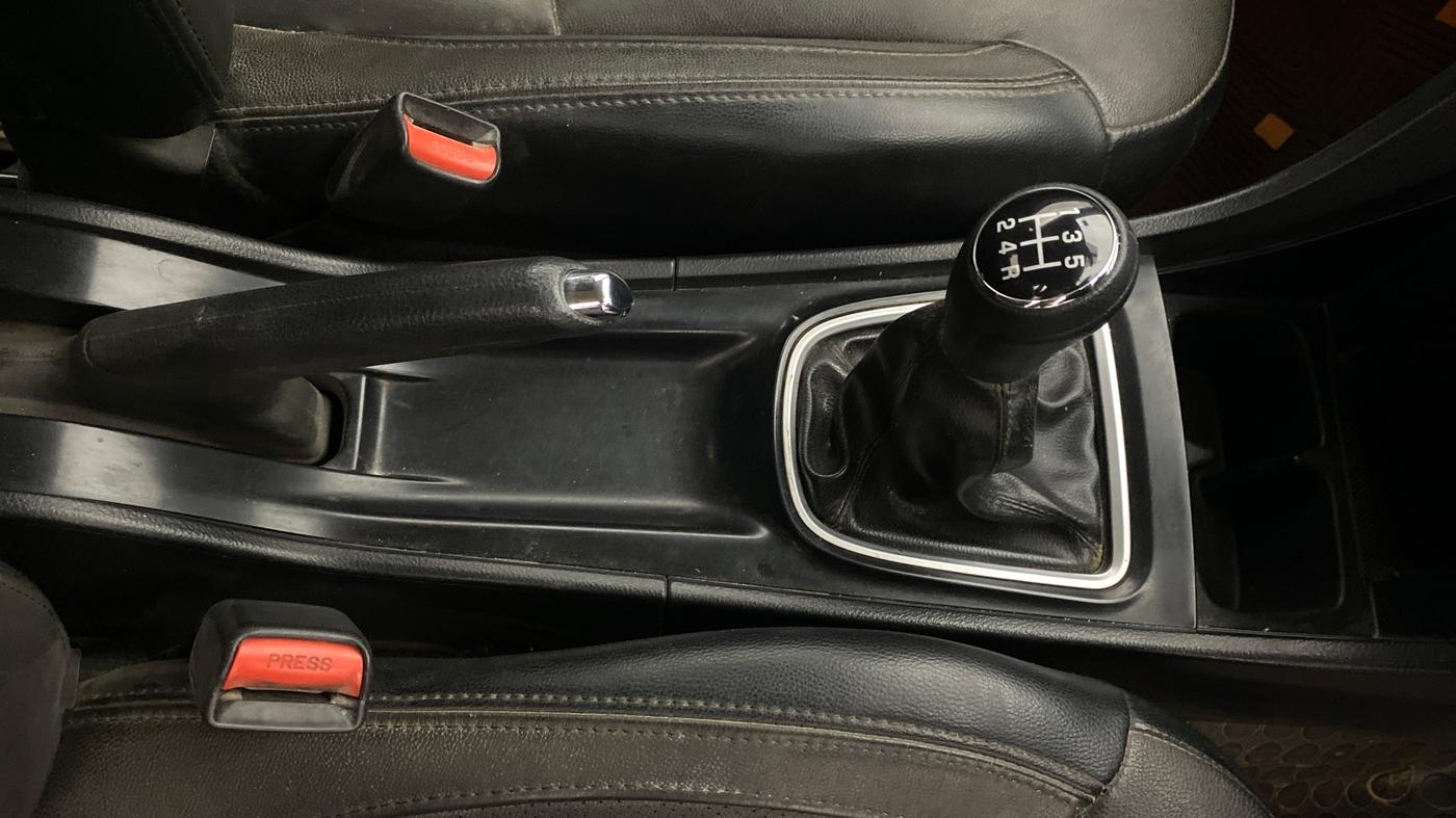 2016 Maruti Ciaz ZDI+ SHVS RS, Diesel, Manual, 95,428 km, Gear Lever