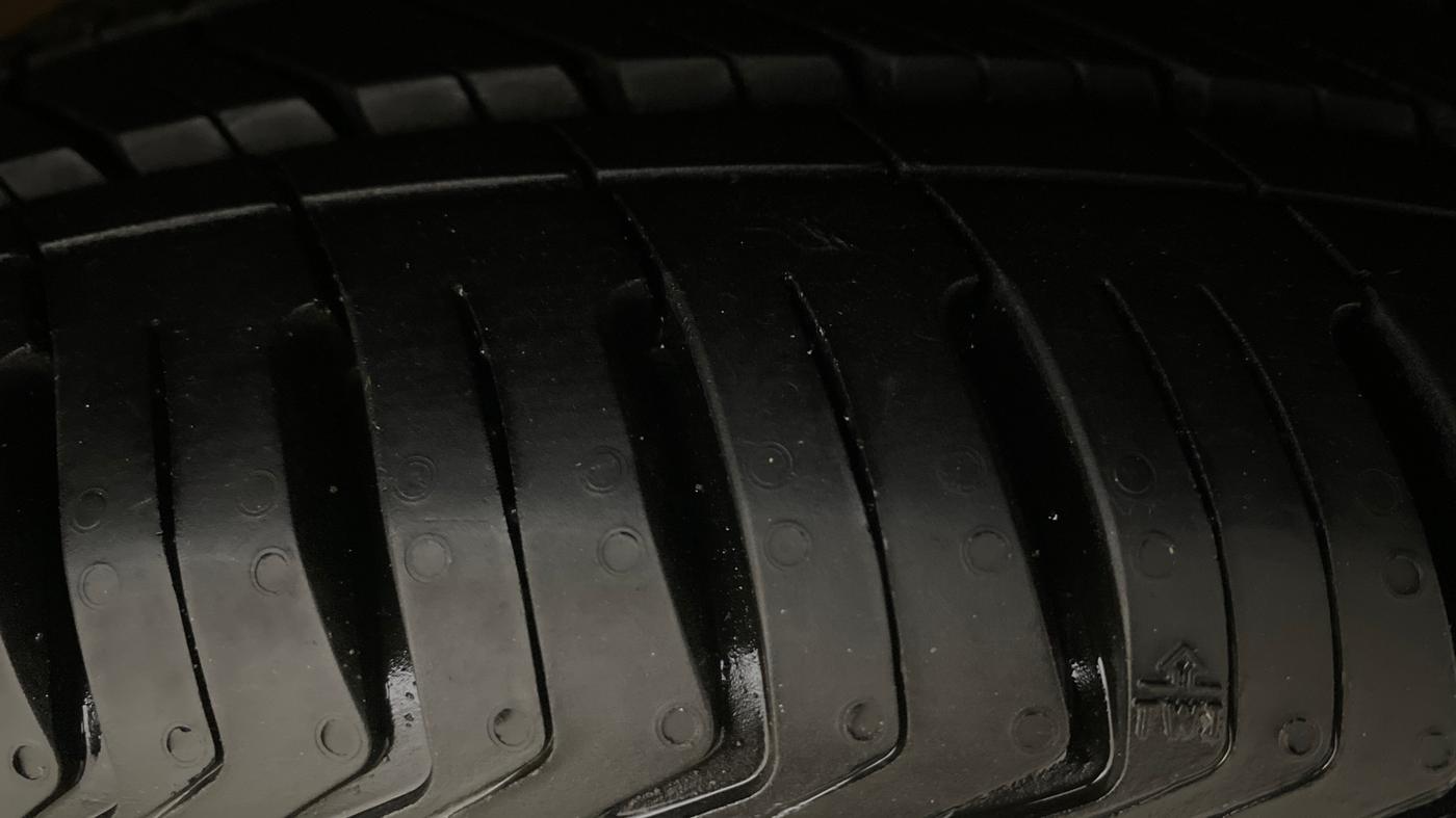 2016 Maruti Ciaz ZDI+ SHVS RS, Diesel, Manual, 95,428 km, Right Front Tyre Tread