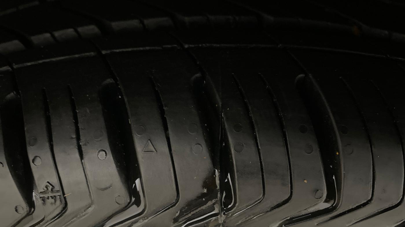 2016 Maruti Ciaz ZDI+ SHVS RS, Diesel, Manual, 95,428 km, Left Front Tyre Tread