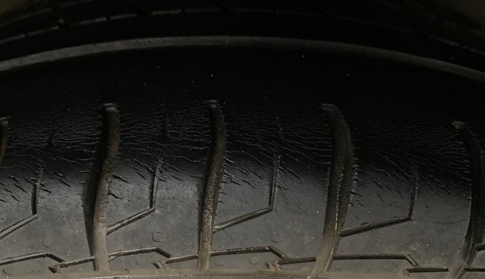 2016 Maruti Ciaz ZDI+ SHVS RS, Diesel, Manual, 95,428 km, Left Rear Tyre Tread