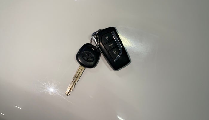 2020 Toyota YARIS J MT, Petrol, Manual, 34,141 km, Key Close Up