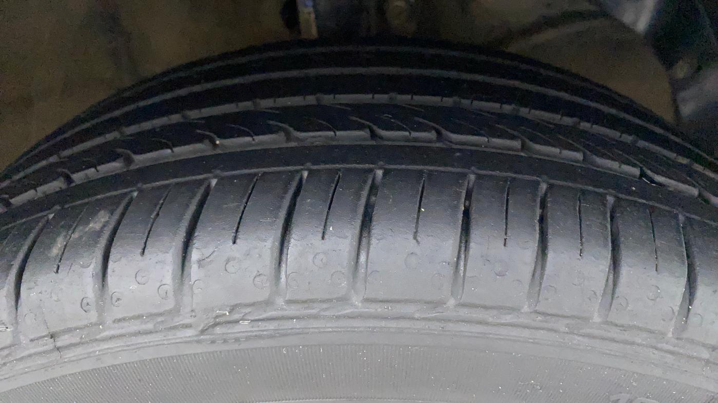 2017 Maruti Baleno ZETA PETROL 1.2, Petrol, Manual, 70,118 km, Right Front Tyre Tread