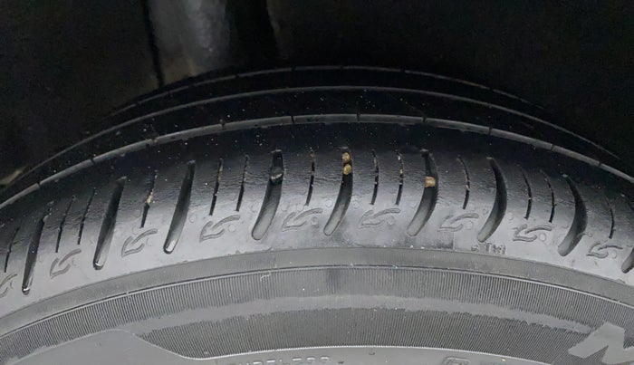 2017 Maruti Baleno ZETA PETROL 1.2, Petrol, Manual, 70,118 km, Right Rear Tyre Tread