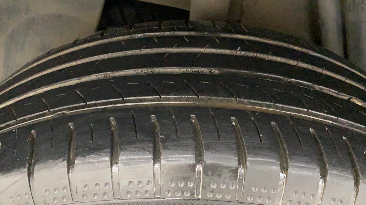 2015 Renault Duster 85 PS RXL DIESEL, Diesel, Manual, 57,783 km, Right Rear Tyre Tread