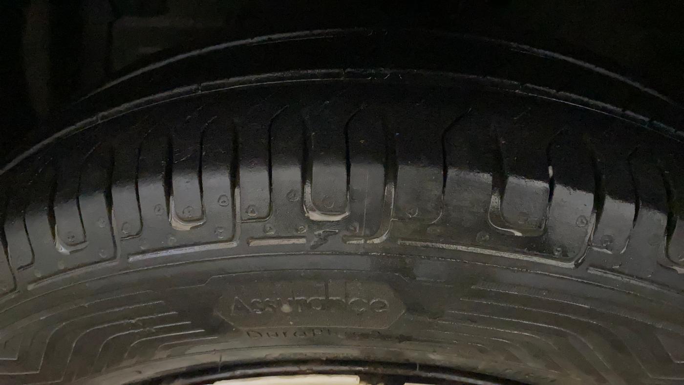 2014 Maruti Swift VXI, Petrol, Manual, 56,096 km, Left Front Tyre Tread